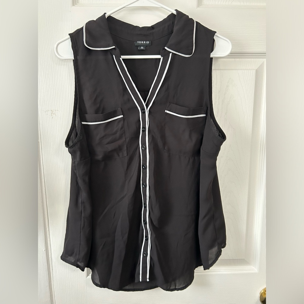 Torrid Black Sleeveless Button-Down Top Size 00
